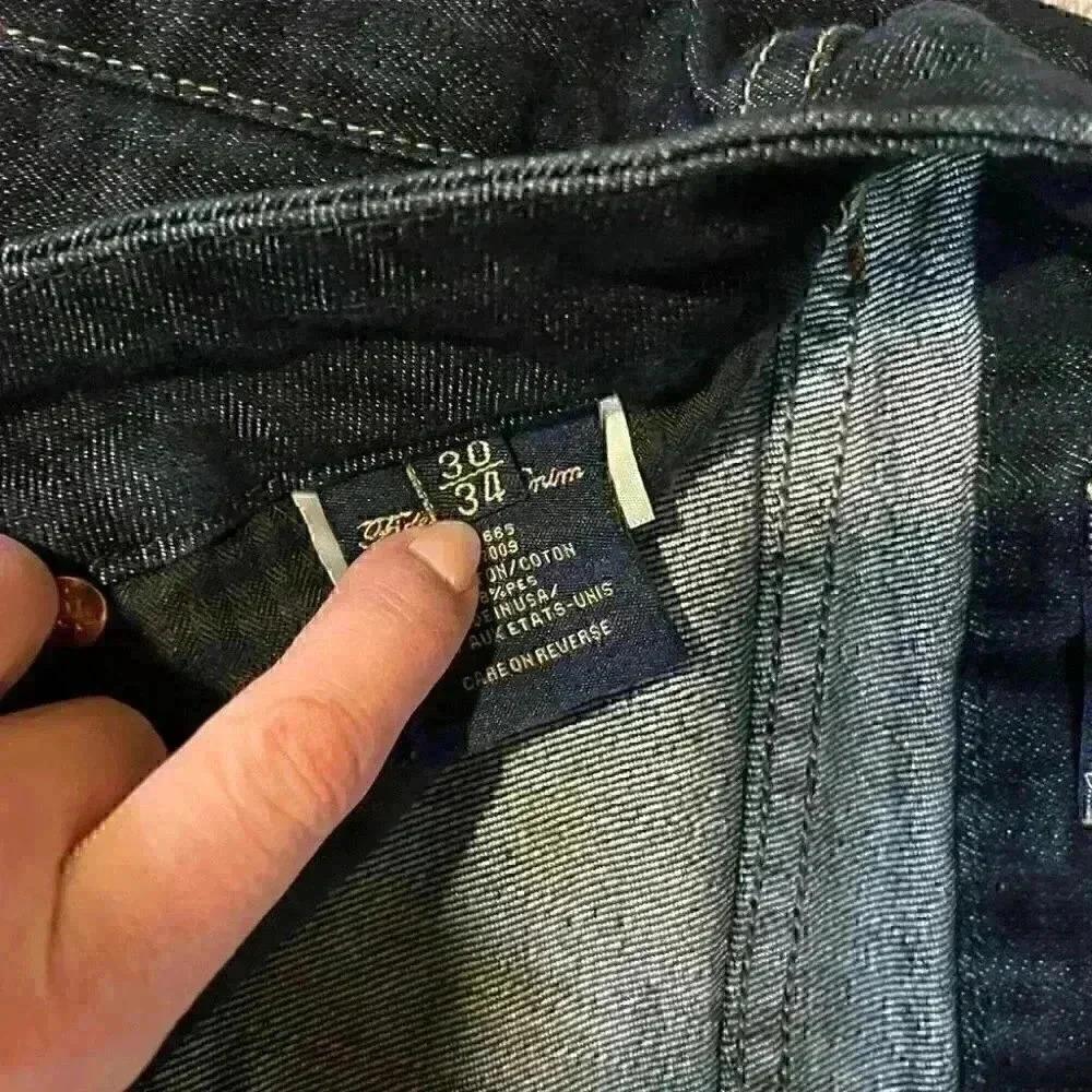 Fidelity Denim Octavia Wide Leg Denim Dark Wash 30” waist and 32 inch inseam - Picture 6 of 8